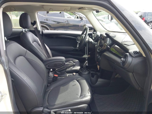 45391987 :رقم المزاد ، WMWXR3C0XM2N27553 vin ، 2021 Mini Hardtop Cooper مزاد بيع