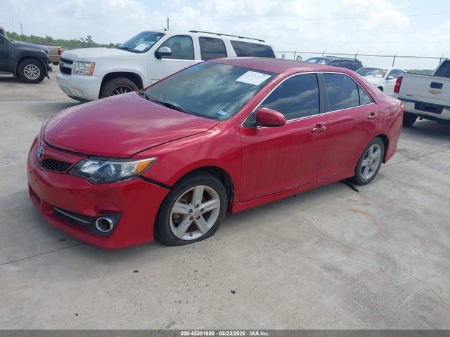 4T1BF1FK1EU748581 Toyota CAMRY SE