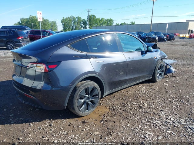 Продаж на аукціоні авто 2024 Tesla Model Y Long Range Dual Motor All-wheel Drive, vin: 7SAYGDEE3RF132973, номер лоту: 45392024
