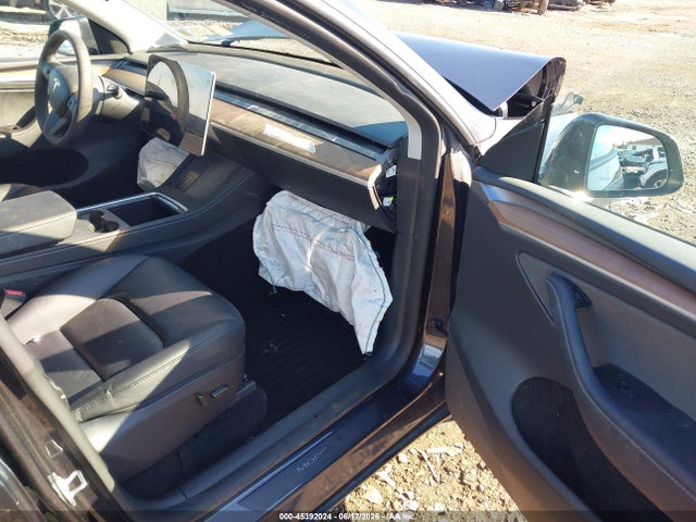 Продаж на аукціоні авто 2024 Tesla Model Y Long Range Dual Motor All-wheel Drive, vin: 7SAYGDEE3RF132973, номер лоту: 45392024