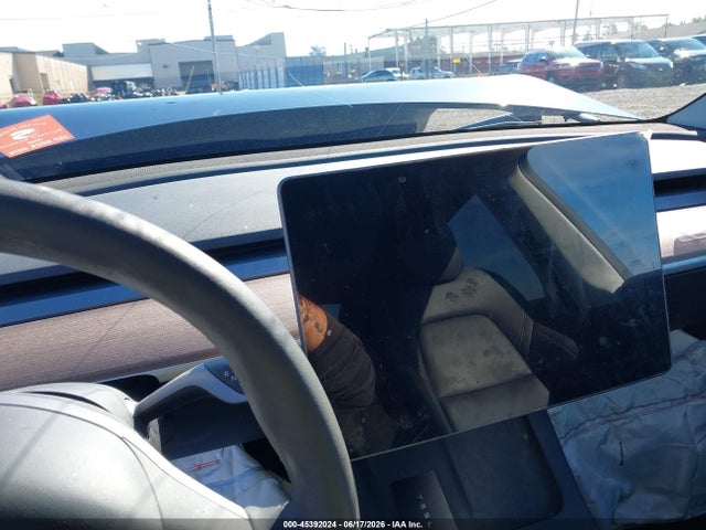 Продаж на аукціоні авто 2024 Tesla Model Y Long Range Dual Motor All-wheel Drive, vin: 7SAYGDEE3RF132973, номер лоту: 45392024