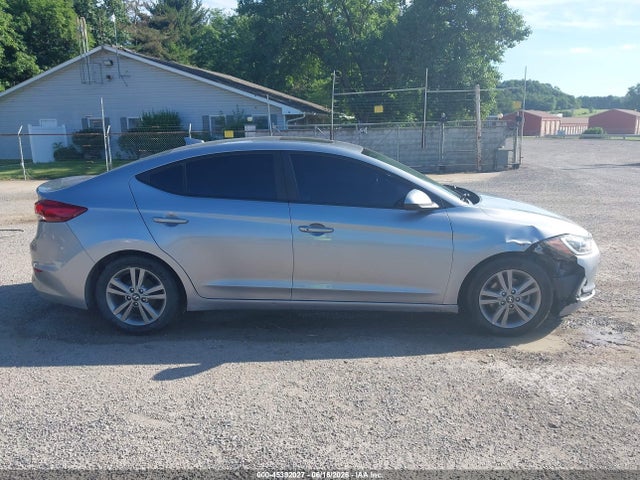 2017 Hyundai Elantra Value Edition მანქანა იყიდება აუქციონზე, vin: 5NPD84LF2HH170683, აუქციონის ნომერი: 45392027
