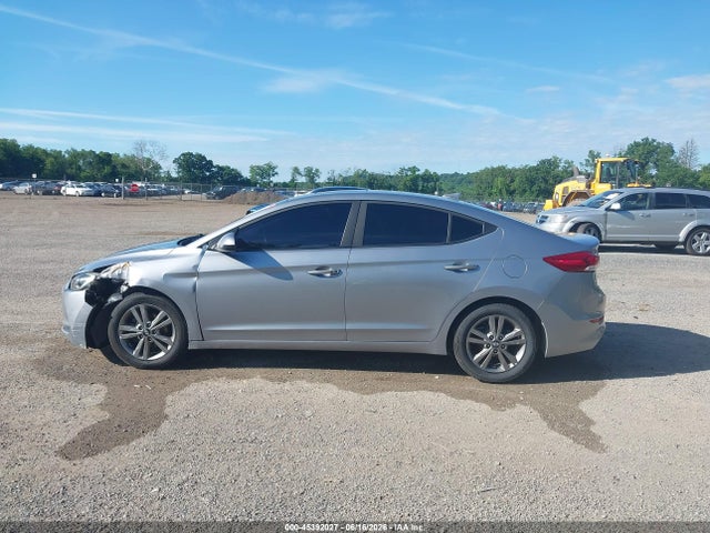 2017 Hyundai Elantra Value Edition მანქანა იყიდება აუქციონზე, vin: 5NPD84LF2HH170683, აუქციონის ნომერი: 45392027