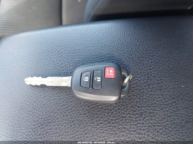 JTMBFREV0HJ169957 Toyota RAV4 LE