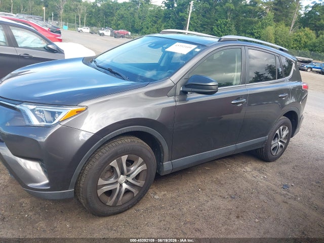 JTMBFREV0HJ169957 Toyota RAV4 LE