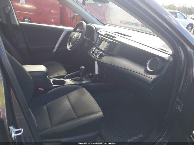 JTMBFREV0HJ169957 Toyota RAV4 LE