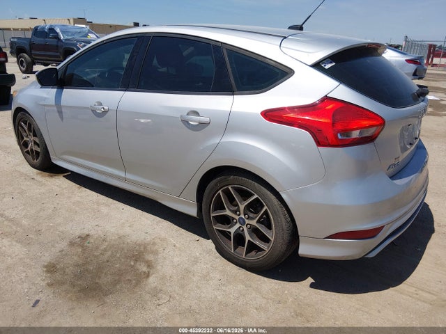 1FADP3K26FL358309 Ford FOCUS SE