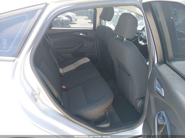 1FADP3K26FL358309 Ford FOCUS SE