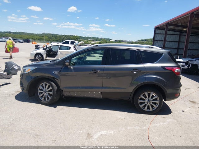 45392597 :رقم المزاد ، 1FMCU0JD7HUE54412 vin ، 2017 Ford Escape Titanium مزاد بيع