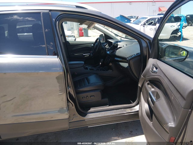 45392597 :رقم المزاد ، 1FMCU0JD7HUE54412 vin ، 2017 Ford Escape Titanium مزاد بيع