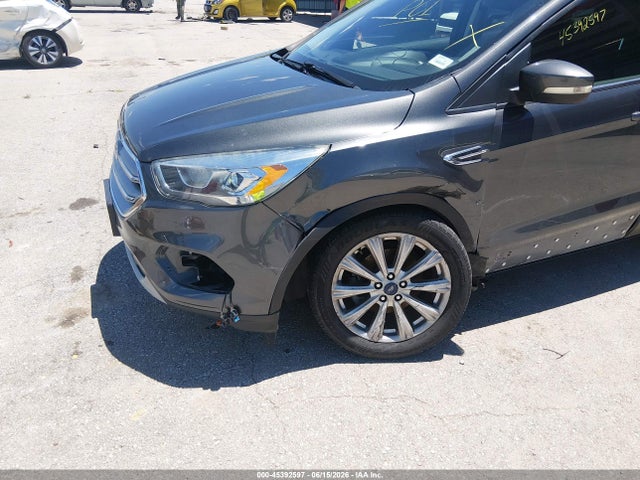 45392597 :رقم المزاد ، 1FMCU0JD7HUE54412 vin ، 2017 Ford Escape Titanium مزاد بيع