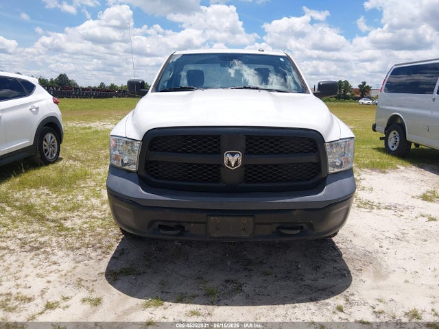 3C6JR7DG2LG211136 RAM 1500 Classic Tradesman 4x4 8&#039; Box