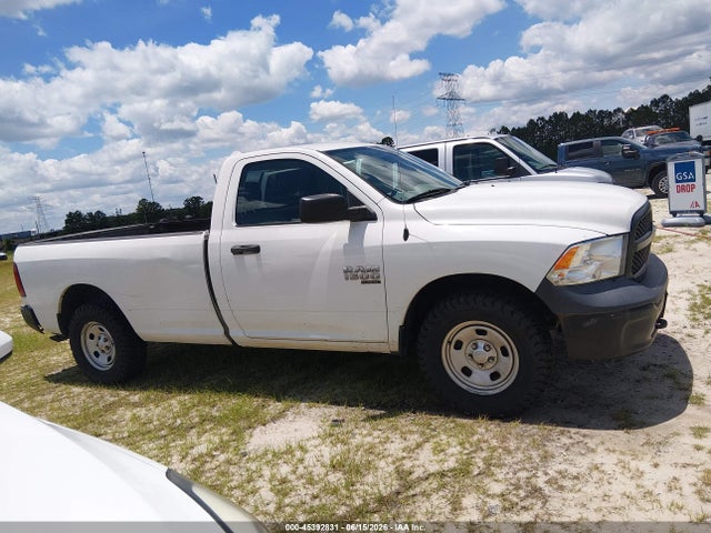 3C6JR7DG2LG211136 RAM 1500 Classic Tradesman 4x4 8&#039; Box