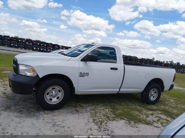 3C6JR7DG2LG211136 RAM 1500 Classic Tradesman 4x4 8&#039; Box