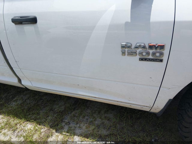 3C6JR7DG2LG211136 RAM 1500 Classic Tradesman 4x4 8&#039; Box