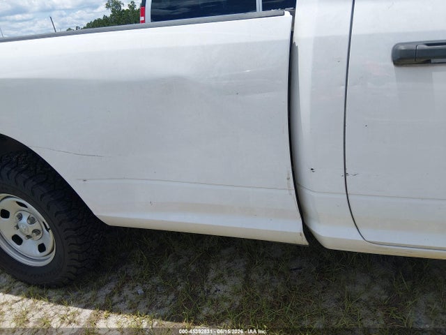 3C6JR7DG2LG211136 RAM 1500 Classic Tradesman 4x4 8&#039; Box