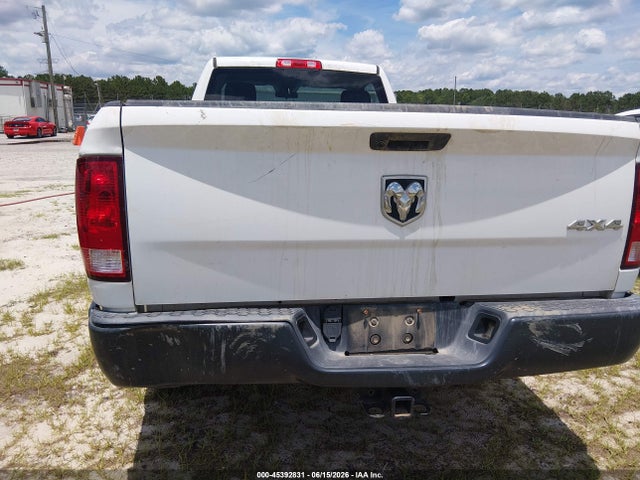 3C6JR7DG2LG211136 RAM 1500 Classic Tradesman 4x4 8&#039; Box