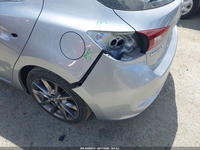 Mazda Mazda3 Touring 2018 JM1BN1L35J1156813 Image 19