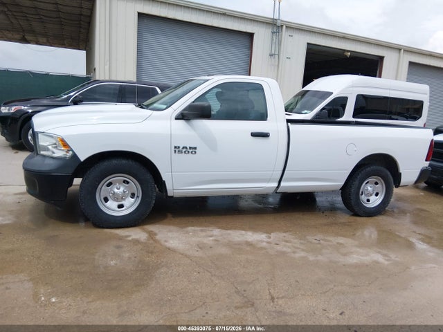 45393075 :رقم المزاد ، 3C6JR6DG7JG318156 vin ، 2018 Ram 1500 Tradesman  4x2 8' Box مزاد بيع