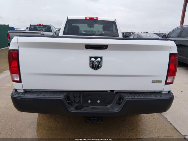 45393075 :رقم المزاد ، 3C6JR6DG7JG318156 vin ، 2018 Ram 1500 Tradesman  4x2 8' Box مزاد بيع