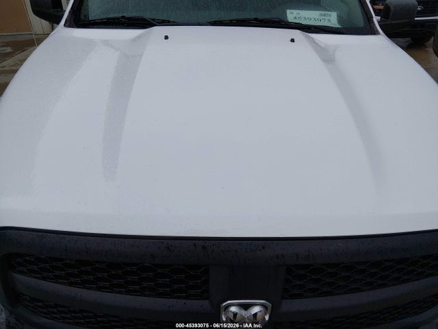 45393075 :رقم المزاد ، 3C6JR6DG7JG318156 vin ، 2018 Ram 1500 Tradesman  4x2 8' Box مزاد بيع