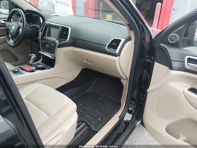 1C4RJFAG4KC754202 Jeep Grand Cherokee Laredo E 4x4