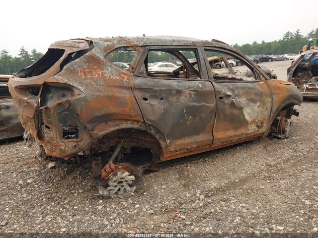 KM8J3CA42HU586182 Hyundai TUCSON SE