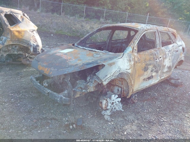 KM8J3CA42HU586182 Hyundai TUCSON SE