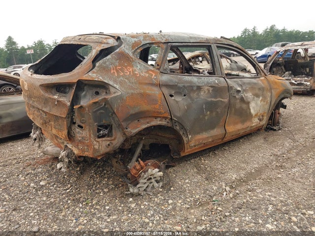 KM8J3CA42HU586182 Hyundai TUCSON SE