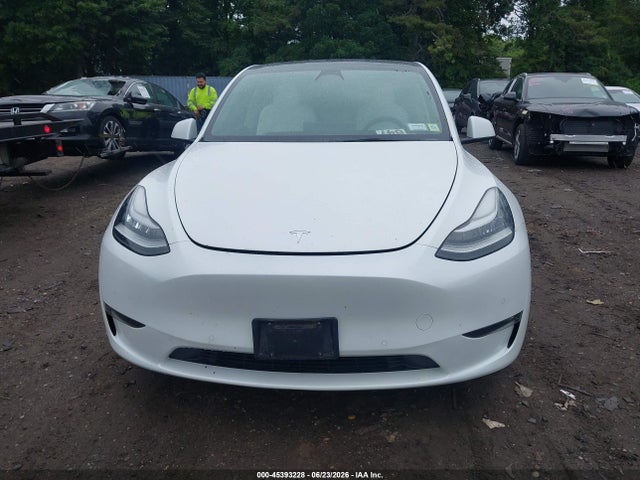 Продажа на аукционе авто 2021 Tesla Model Y Long Range Dual Motor All-wheel Drive, vin: 5YJYGAEE1MF130711, номер лота: 45393228