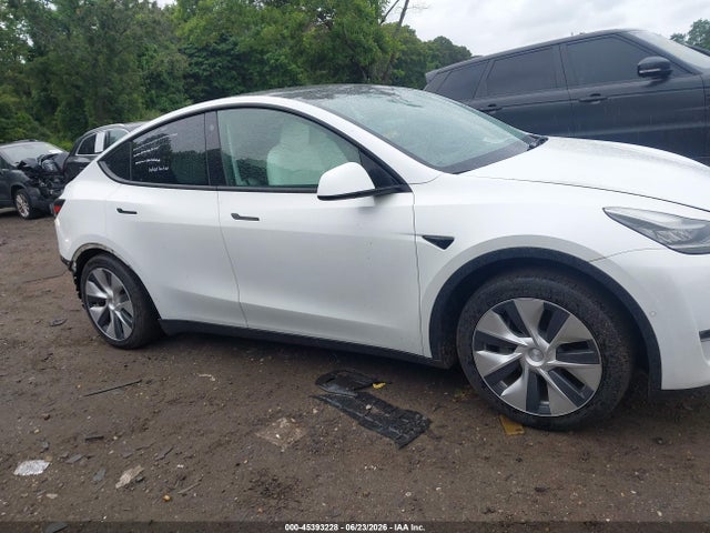 Продажа на аукционе авто 2021 Tesla Model Y Long Range Dual Motor All-wheel Drive, vin: 5YJYGAEE1MF130711, номер лота: 45393228