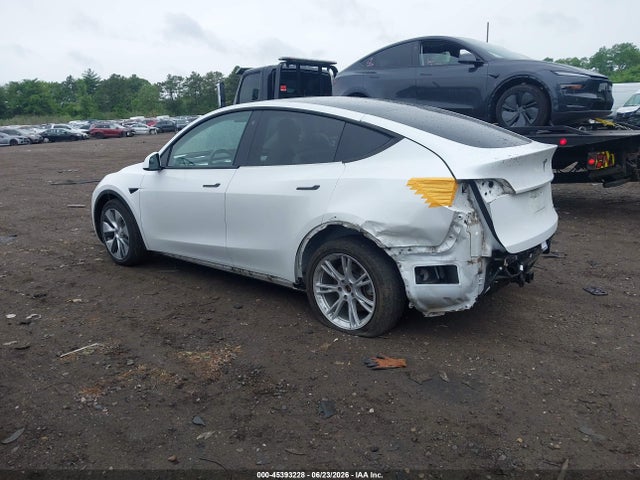 Продажа на аукционе авто 2021 Tesla Model Y Long Range Dual Motor All-wheel Drive, vin: 5YJYGAEE1MF130711, номер лота: 45393228