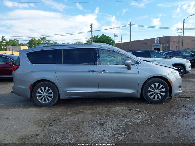 45393278 :رقم المزاد ، 2C4RC1EG9HR851385 vin ، 2017 Chrysler Pacifica Touring-l Plus مزاد بيع