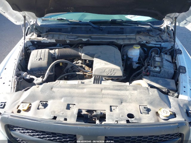 1C6RR6FG1JS303600 RAM 1500 Tradesman 4x2 6&#039;4 Box
