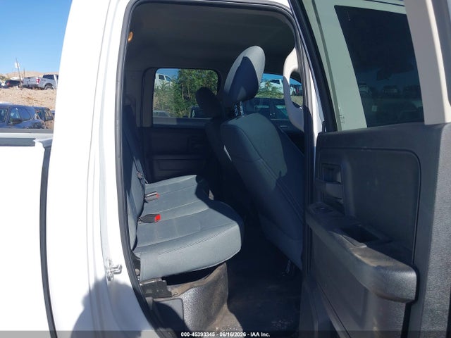 1C6RR6FG1JS303600 RAM 1500 Tradesman 4x2 6&#039;4 Box