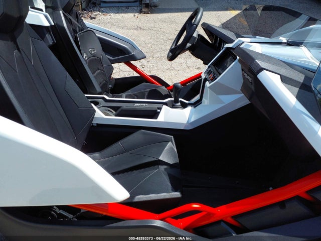45393373 :رقم المزاد ، 57XAAPFA2G7116951 vin ، 2016 Polaris Slingshot مزاد بيع