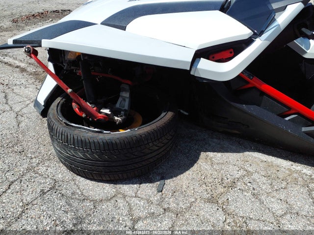 45393373 :رقم المزاد ، 57XAAPFA2G7116951 vin ، 2016 Polaris Slingshot مزاد بيع