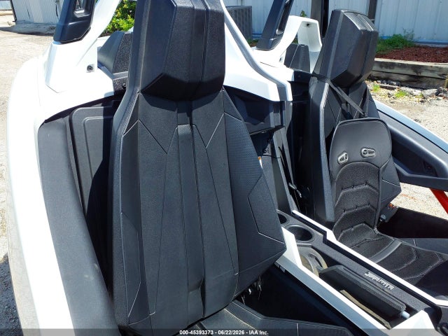 45393373 :رقم المزاد ، 57XAAPFA2G7116951 vin ، 2016 Polaris Slingshot مزاد بيع