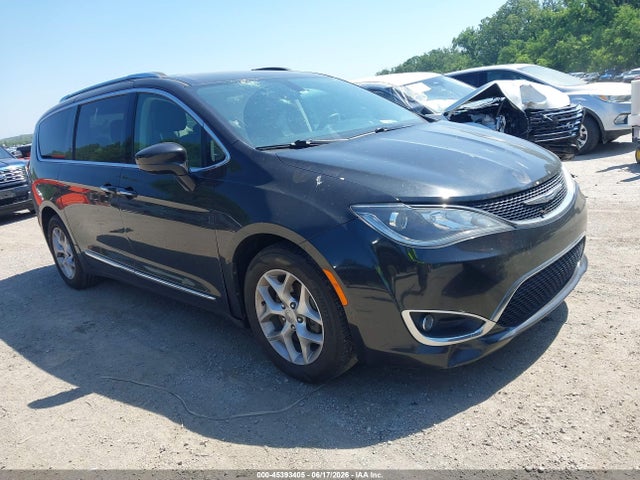 45393405 :رقم المزاد ، 2C4RC1EG6JR273185 vin ، 2018 Chrysler Pacifica Touring L Plus مزاد بيع