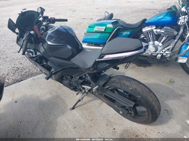 Kawasaki EX400 2023 JKAEXKG14PDAR9482 Image 3