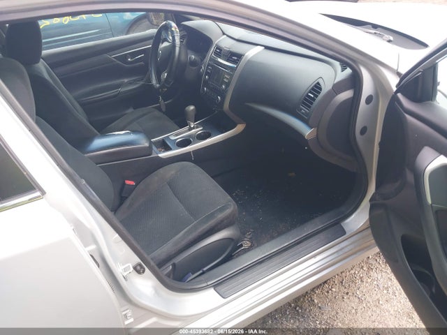 2015 Nissan Altima 2.5/2.5 S/2.5 Sl/2.5 Sv მანქანა იყიდება აუქციონზე, vin: 1N4AL3AP0FN900231, აუქციონის ნომერი: 45393682
