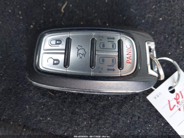 45393824 :رقم المزاد ، 2C4RC1DG0HR588320 vin ، 2017 Chrysler Pacifica Touring مزاد بيع