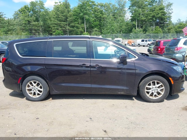45393824 :رقم المزاد ، 2C4RC1DG0HR588320 vin ، 2017 Chrysler Pacifica Touring مزاد بيع