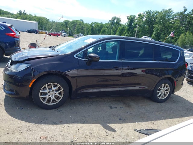 45393824 :رقم المزاد ، 2C4RC1DG0HR588320 vin ، 2017 Chrysler Pacifica Touring مزاد بيع