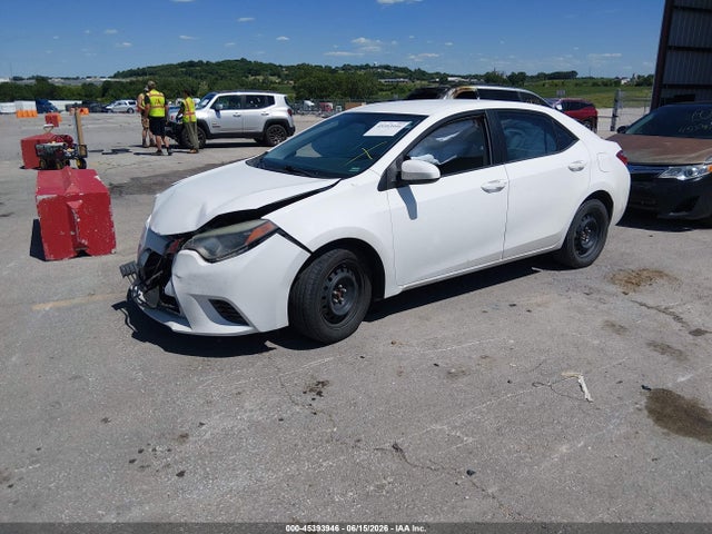 Toyota COROLLA LE 2015 5YFBURHE6FP244705 Image 2