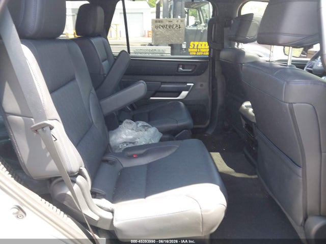 Toyota Sequoia Platinum 2024 7SVAAABA3RX048289 Image 8
