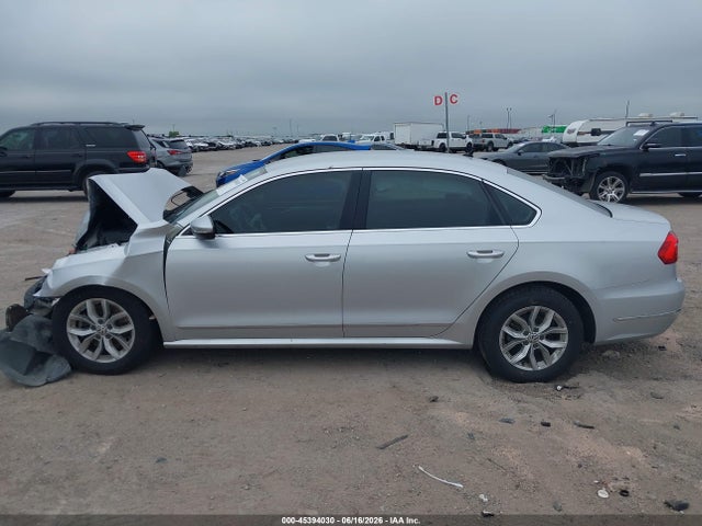 2016 Volkswagen Passat 1.8t S მანქანა იყიდება აუქციონზე, vin: 1VWAS7A38GC027727, აუქციონის ნომერი: 45394030