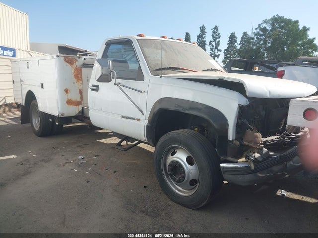 45394124 :رقم المزاد ، 3GBKC34G12M104641 vin ، 2002 Chevrolet C3500 Hd Chassis مزاد بيع
