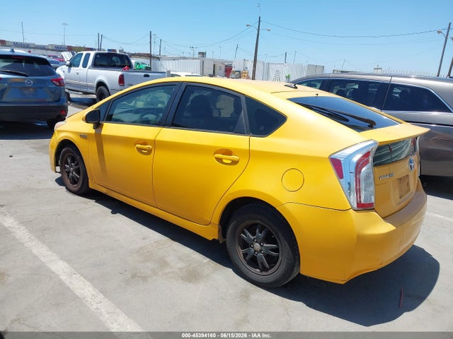 Toyota Prius Three 2014 JTDKN3DU8E1768397 Image 3