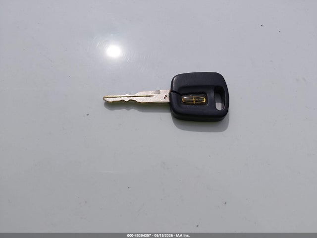 Продажа на аукционе авто 2002 Lincoln Town Car Signature, vin: 1LNHM82W92Y666636, номер лота: 45394357